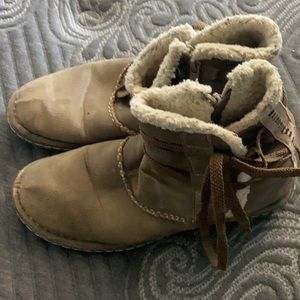 Size 7 boots tan